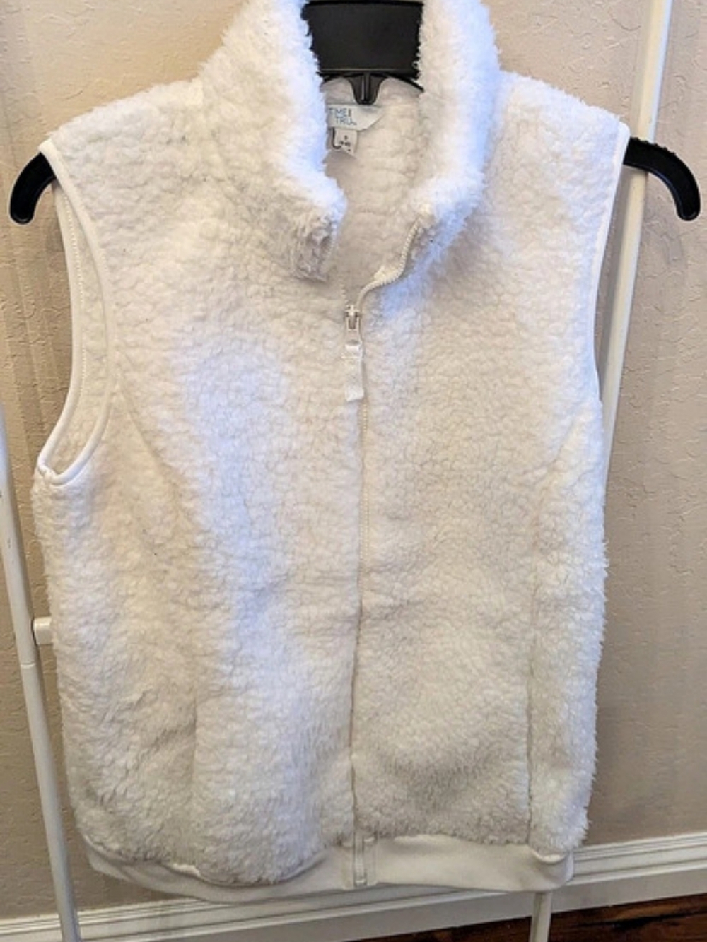 Time and Tru Fleece Vest in White Size Small